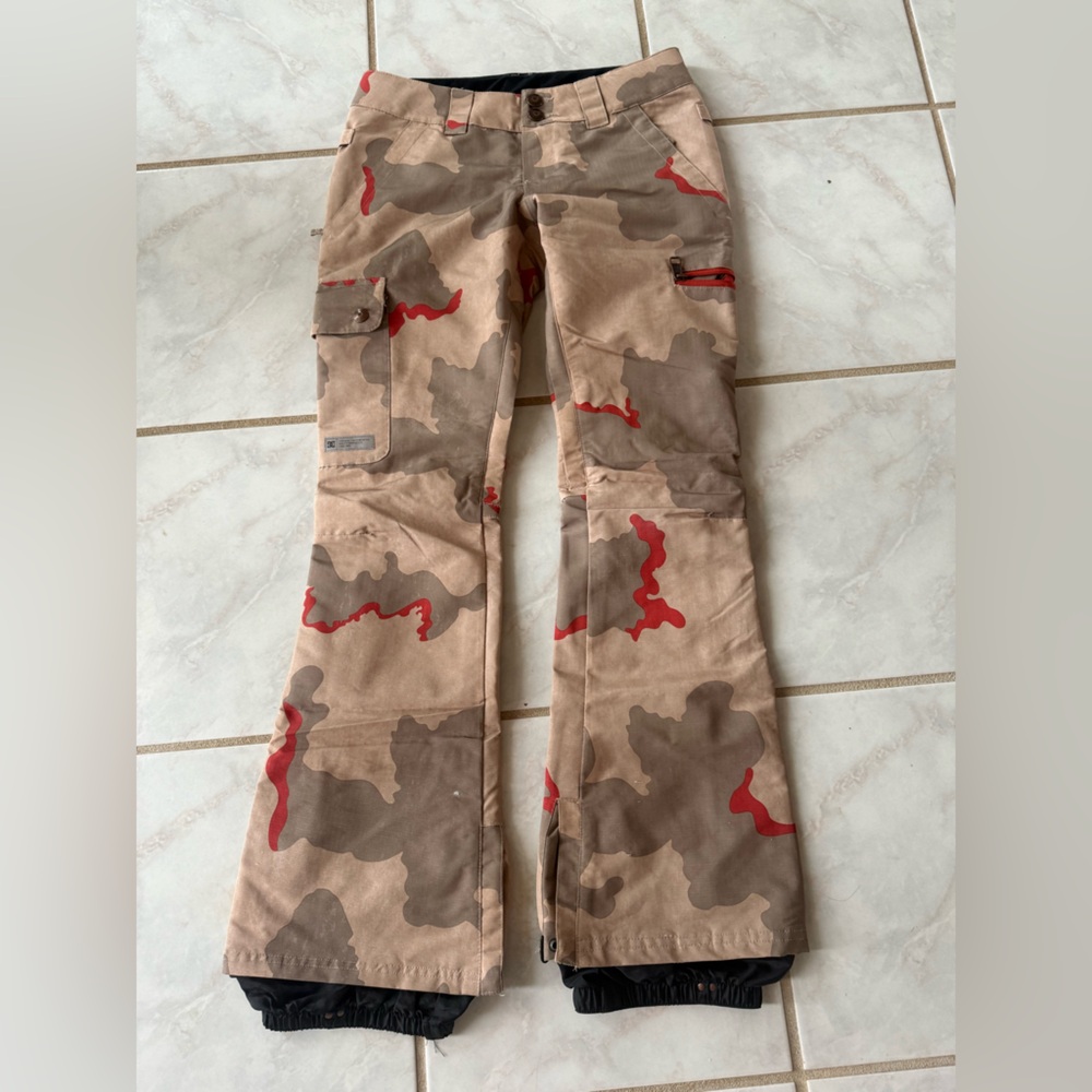 Burton Camouflage Wide Leg snowboard Pants - Red and Tan